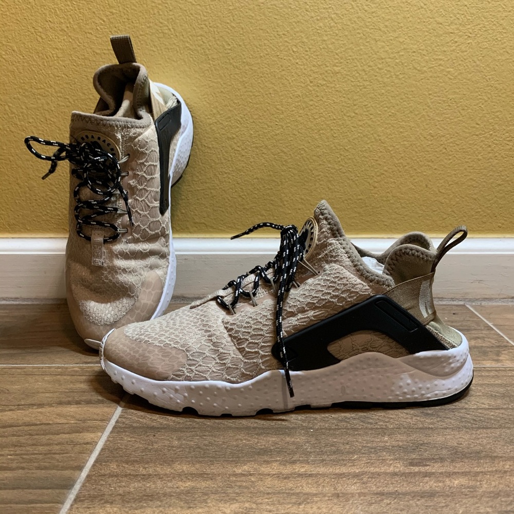 WMNS Nike Air Huarache Run Ultra SE Sz 8 “Oatmeal”